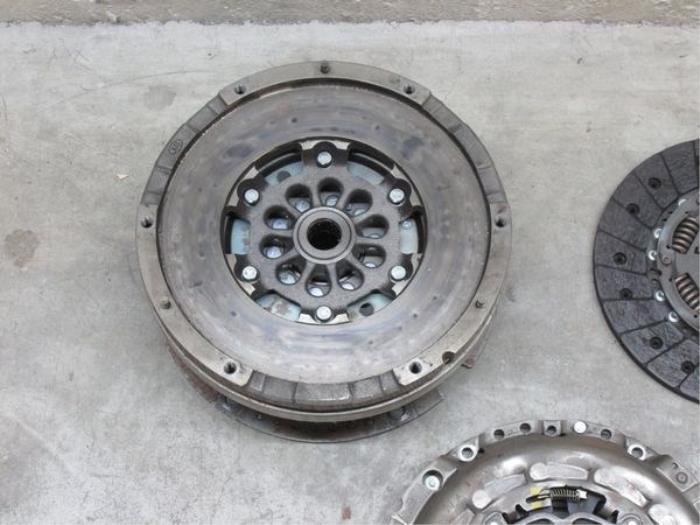Clutch kit (complete) from a Audi A4 Avant (B8)  2010