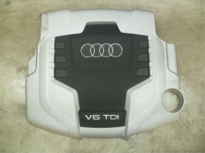 Engine protection panel from a Audi Q5 (8RB) 3.0 TDI V6 24V Quattro 2010