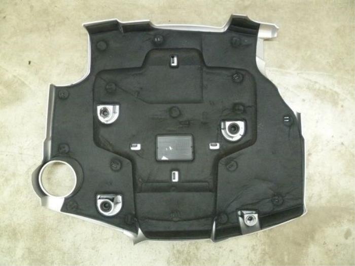 Engine protection panel from a Audi Q5 (8RB) 3.0 TDI V6 24V Quattro 2010
