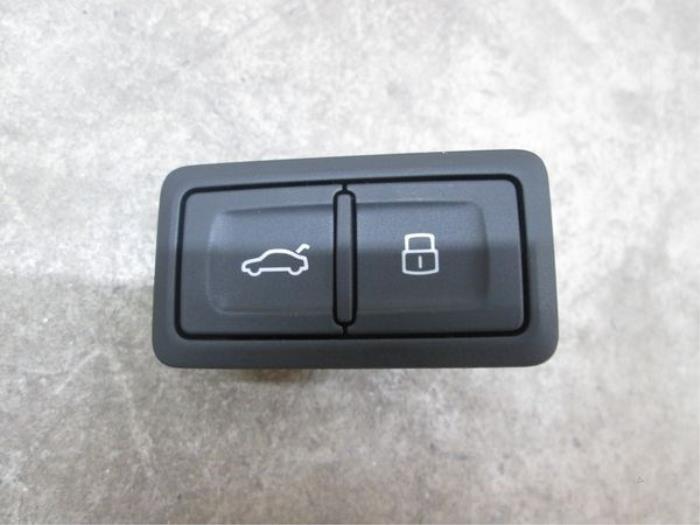 Tailgate switch from a Audi Q7 (4MB/4MG)  2018