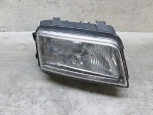 Używane Reflektor prawy Audi A4 (B5) Cena € 30,25 Z VAT oferowane przez NNP Automotive Group