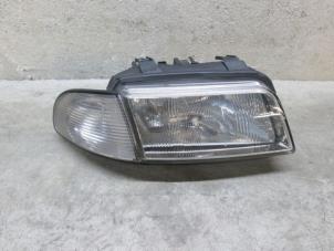 Używane Reflektor prawy Audi A4 Avant (B5) Cena € 42,35 Z VAT oferowane przez NNP Automotive Group