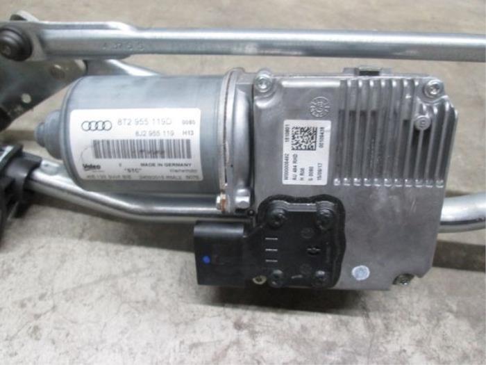 Front wiper motor from a Audi A5 Sportback (8TA)  2015
