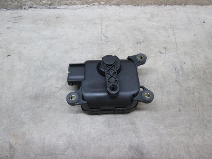 Motor de válvula de calefactor de un Audi A6 Avant (C5)  2001