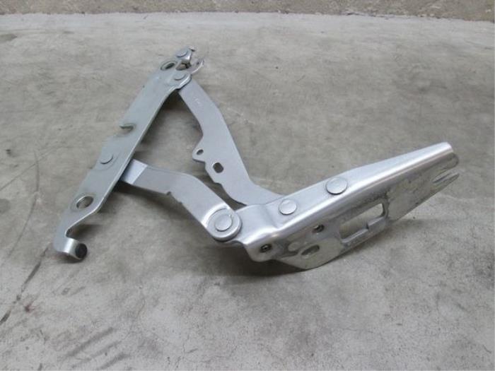 Tailgate hinge from a Audi A6 (C6)  2005