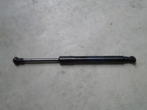 Used Bonnet gas strut, right Audi Q5 (8RB) Price € 18,15 Inclusive VAT offered by NNP Automotive Group