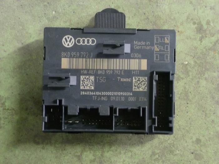 Módulo de cierre centralizado de un Audi Q5 (8RB)  2010
