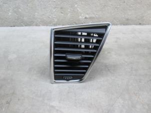 Używane Kratka wentylacyjna deski rozdzielczej Audi Q5 (8RB) Cena € 18,15 Z VAT oferowane przez NNP Automotive Group