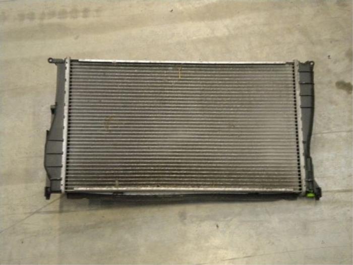 Radiator from a BMW 1 serie (E87/87N)  2007