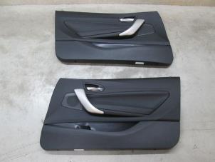 Używane Tapicerka drzwi lewych wersja 2-drzwiowa BMW 1 serie (F21) Cena € 90,75 Z VAT oferowane przez NNP Automotive Group