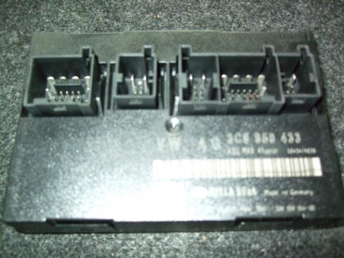 Komfort-Modul van een Volkswagen Passat (3C2)  2006