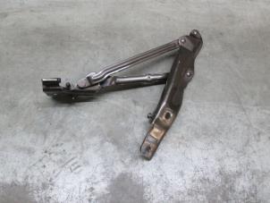 Used Tailgate hinge Volkswagen Beetle (16AE) Price € 18,15 Inclusive VAT offered by NNP Automotive Group