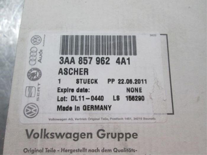 Aschenbecher hinten van een Volkswagen Passat Variant (365)  2013