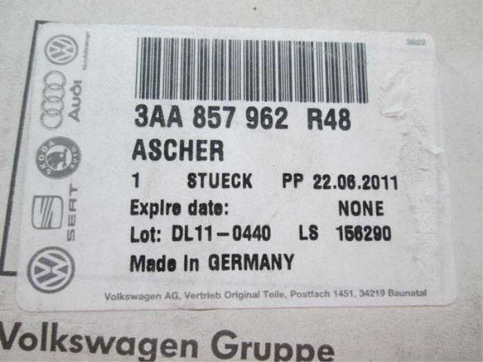 Aschenbecher hinten van een Volkswagen Passat Variant (3G5)  2015