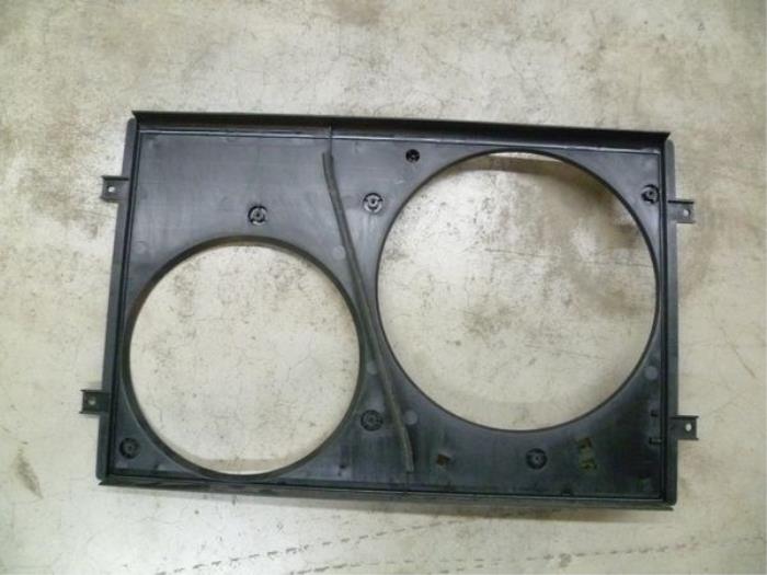 Cooling fan housing from a Volkswagen Polo IV (9N1/2/3) 1.9 TDI GT 2008