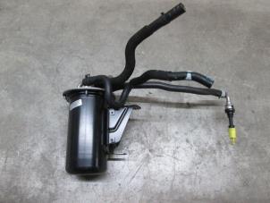 Usagé Boîtier de filtre carburant Volkswagen Touran (5T1) Prix € 48,40 Prix TTC proposé par NNP Automotive Group