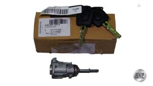 New Door lock cylinder, left Volkswagen Polo IV (9N1/2/3) Price € 114,22 Inclusive VAT offered by NNP Automotive Group