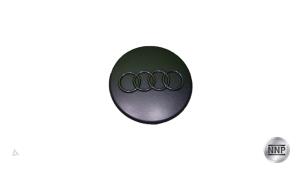 Usados Embellecedor de buje Audi A4 Avant (B5) Precio € 12,10 IVA incluido ofrecido por NNP Automotive Group