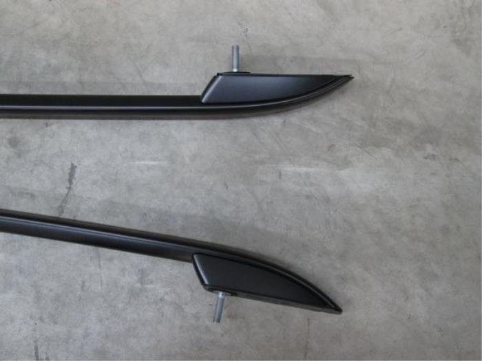 Roof rail kit from a Volkswagen Touran (1T1/T2)  2008