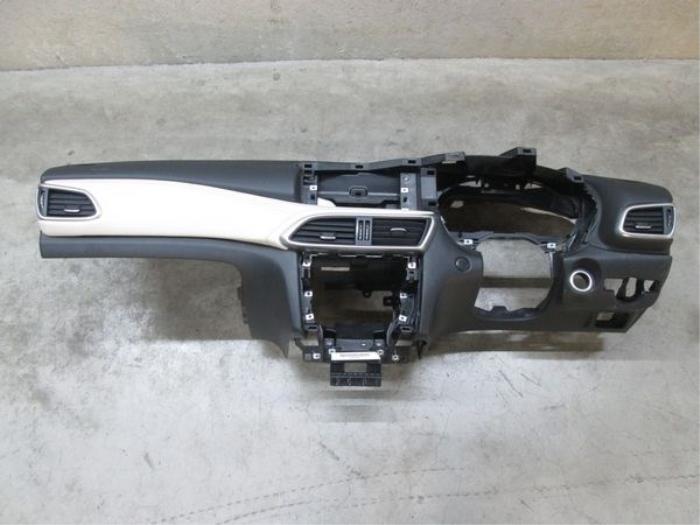 Usados Salpicadero Infiniti Q30 (H15) Precio € 181,50 IVA incluido ofrecido por NNP Automotive Group