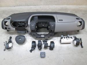 Używane Airbag set + dashboard Renault Trafic Passenger (1JL/2JL/3JL/4JL) Cena € 907,50 Z VAT oferowane przez NNP Automotive Group