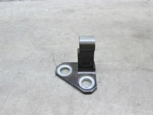 Used Rear door hinge, right Volkswagen Passat (362) Price € 6,05 Inclusive VAT offered by NNP Automotive Group