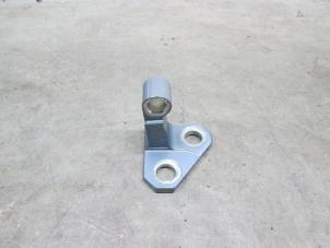 Used Rear door hinge, right Volkswagen Passat (362) Price € 6,05 Inclusive VAT offered by NNP Automotive Group