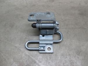 Used Rear door hinge, left Volkswagen CC (358) Price € 18,15 Inclusive VAT offered by NNP Automotive Group