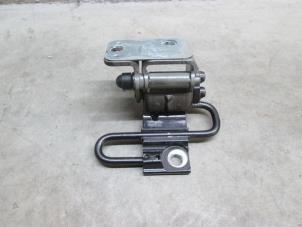 Used Rear door hinge, left Volkswagen CC (358) Price € 18,15 Inclusive VAT offered by NNP Automotive Group