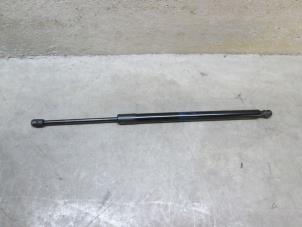 New Rear gas strut, right Volkswagen Touran (5T1) Price € 18,15 Inclusive VAT offered by NNP Automotive Group