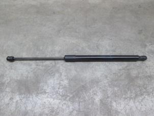Used Rear gas strut, right Volkswagen Golf VII Variant (AUVV) Price € 12,10 Inclusive VAT offered by NNP Automotive Group