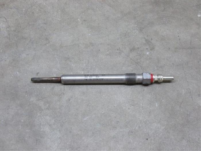 Glow plug from a Volkswagen Touareg (7PA/PH)  2011