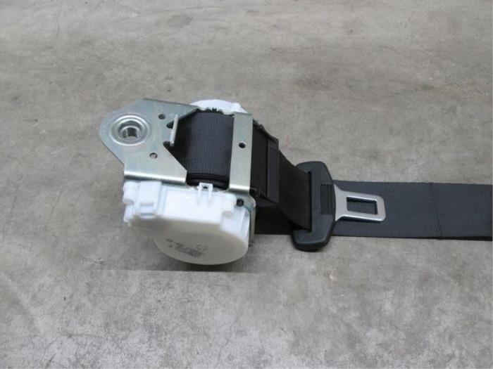 Rear seatbelt, right from a Volkswagen Passat Variant (365)  2012