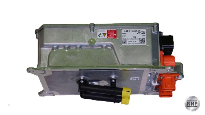 Battery charger from a Volkswagen Tiguan (AD1)  2021