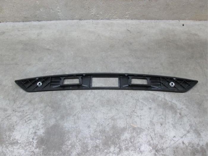 Tailgate handle from a Volkswagen Touran (5T1)  2017