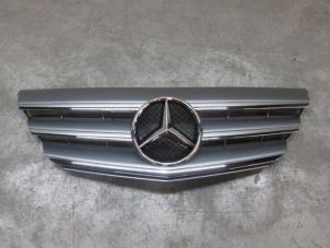 Nuevos Rejilla Mercedes A (W169) Precio € 90,75 IVA incluido ofrecido por NNP Automotive Group