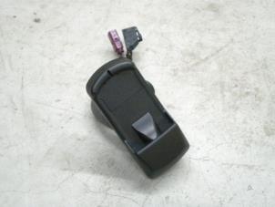 Used Phone holder Volkswagen Passat (3C2) Price € 12,10 Inclusive VAT offered by NNP Automotive Group
