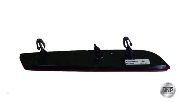thumbnail image 2 of Opel Astra K Rear Left Reflector - Genuine Opel 90766405 (Red, Clip-On) 2 of 4