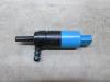 Headlight washer pump from a Volkswagen Touran (1T1/T2), MPV, 2003 / 2010 2010