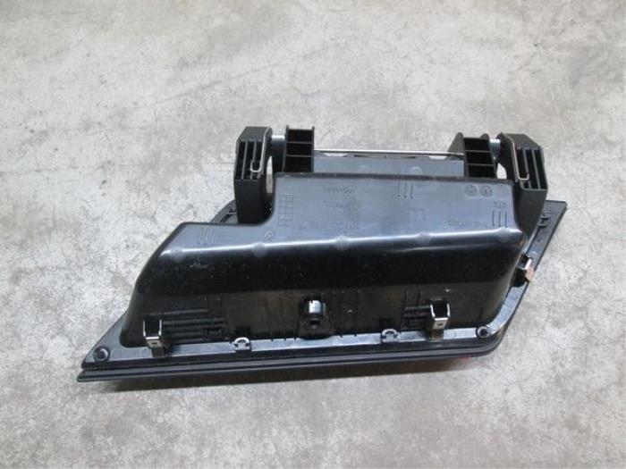 Storage compartment Volkswagen Tiguan - 5NB857922