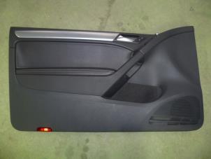 Używane Tapicerka drzwi lewych wersja 2-drzwiowa Volkswagen Golf VI (5K1) Cena € 60,50 Z VAT oferowane przez NNP Automotive Group