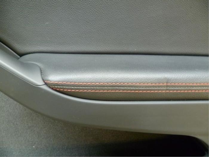 Tapicerka drzwi prawych wersja 2-drzwiowa z Volkswagen Golf VI Cabrio (1K)  2014