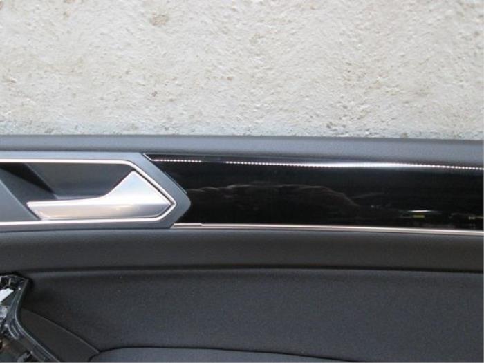Tapizado de puerta de 4 puertas derecha delante de un Volkswagen Touran (5T1)  2018