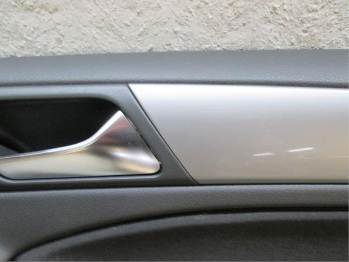Tapizado de puerta de 2 puertas derecha de un Volkswagen Golf VI (5K1)  2010