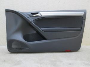 Używane Tapicerka drzwi prawych wersja 2-drzwiowa Volkswagen Golf VI (5K1) Cena € 60,50 Z VAT oferowane przez NNP Automotive Group