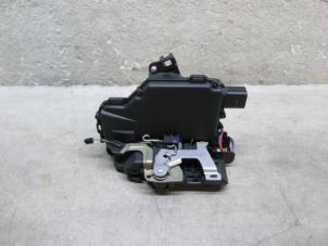 Używane Mechanizm blokady drzwi lewych tylnych wersja 4-drzwiowa Seat Leon (1M1) Cena € 30,25 Z VAT oferowane przez NNP Automotive Group