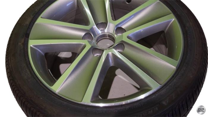 Wheel + tyre from a Volkswagen Golf Plus (5M1/1KP)  2012