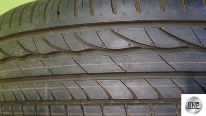 Wheel + tyre from a Volkswagen Golf Plus (5M1/1KP)  2012
