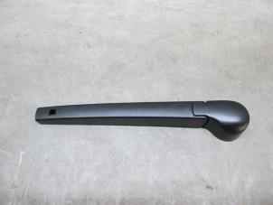 Used Rear wiper arm Volkswagen Golf VII (AUA) Price € 12,10 Inclusive VAT offered by NNP Automotive Group