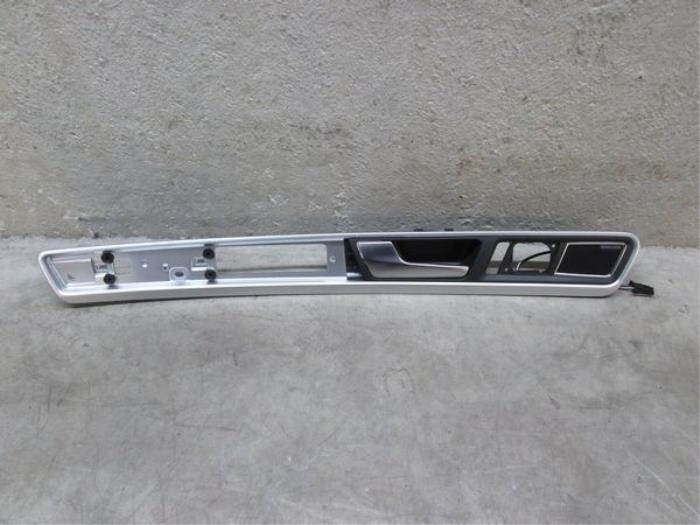 Begagnade Dekorstripe Volkswagen Touareg (7PA/PH) Pris € 42,35 Inklusive moms erbjuds av NNP Automotive Group